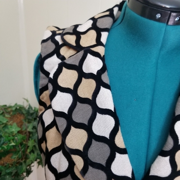 Designer Bently A sassy sleeveless coat jacket  M - Picture 2 of 8